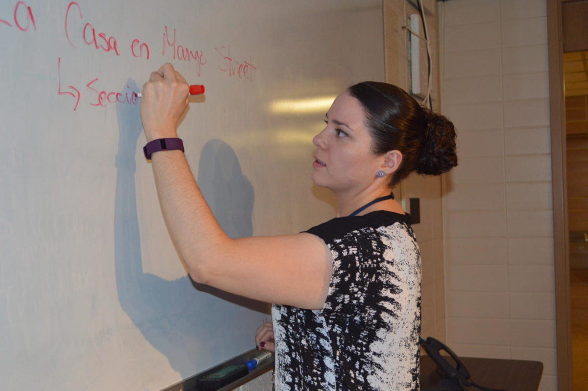 Ms. Jessica Omelanczuk, dual credit Spanish teacher and assistant principal, begins her Spanish 4 class. Omelanczuk is finishing up her administrator's licensure while stepping into the new role of assistant principal of Bishop Noll. 