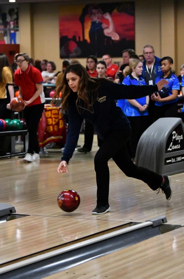 Seniors Gonzalez, Suarez advance to girls bowling regionals