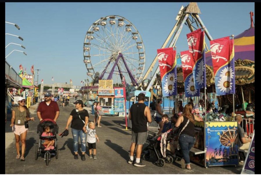 Crown+Point+Lake+County+Fair.+The+Lake+County+Fair+festival+will+be+held+August+5th-August+14th+in+Crown+Point.+Visitors+can+experience+a+variety+of+entertainment+from+carnival+rides%2C+games%2C+food+vendors+and+motor+sport+events.+%28John+J.+Watkins%2FThe+Times%29.+