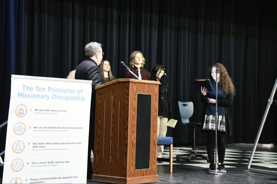 Sophomores line up to speak in front of the crowd of students. They present what they’ve discussed during their work sessions.